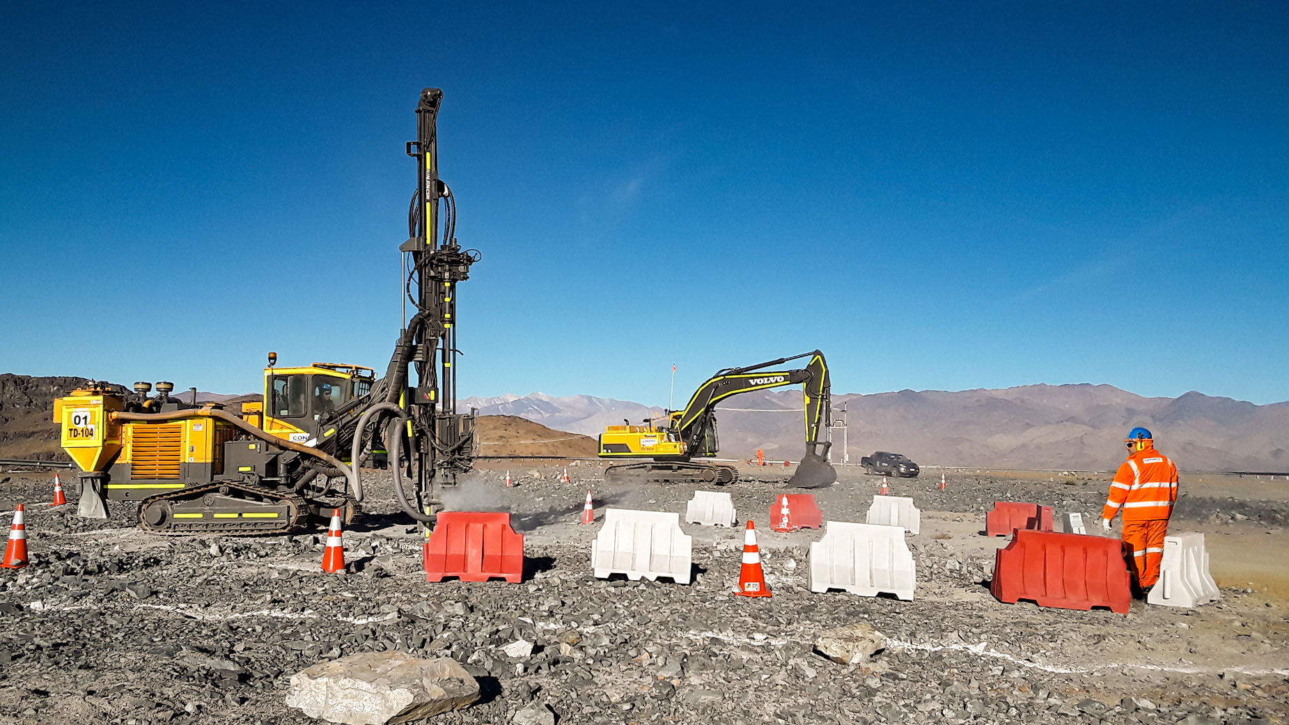Beginning of excavations. A hydraulic drill being used to create excavation boundaries: more than 4,000 cubic meters of rock will be removed in preparation of the pouring of the concrete foundations for the Giant Magellan Telescope and its support buildings.