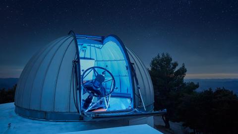 Telescope used by astronomers deals