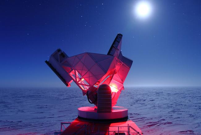 The South Pole Telescope located at the Amundsen-Scott South Pole Station, Antarctica