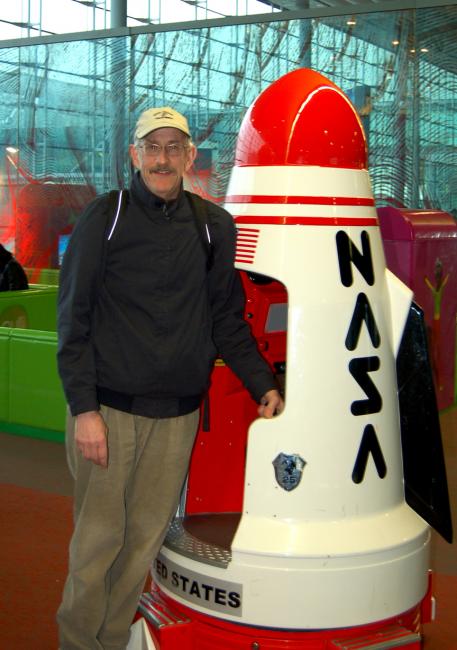 Lester Cohen Receives NASA Medal